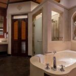 Royal Room 5