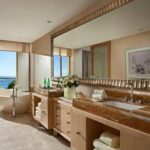 Beachfront View – The Earl Suite