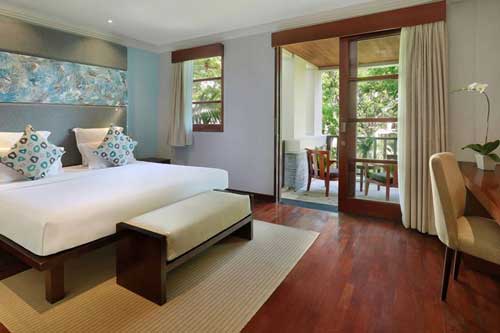 Deluxe King Bed, Pool View With  Balcony 1